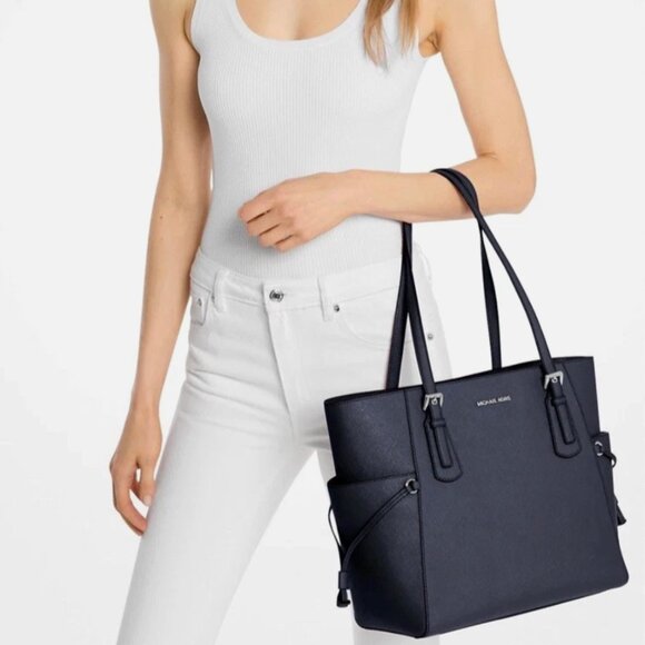 New Michael Kors Voyager Large Saffiano Leather Tote Navy - Picture 2 of 3